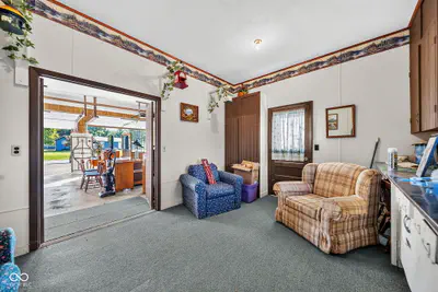 910 W Walnut, Rockville - 33