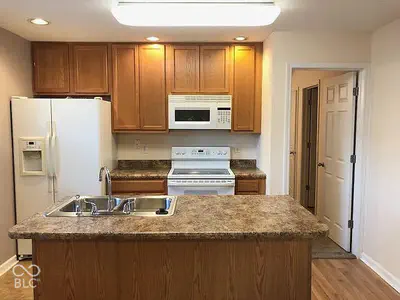 51 Port Robert Drive, Indianapolis - 6