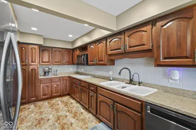 885 Broadway North Drive, Plainfield - 35