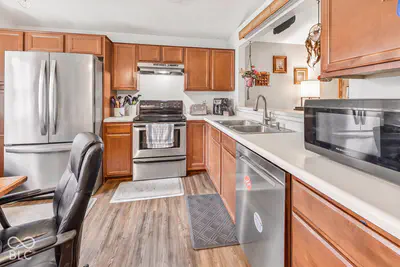625 Woods Crossing Drive, Indianapolis - 22