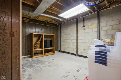 1170 W Base Road, North Vernon - 43