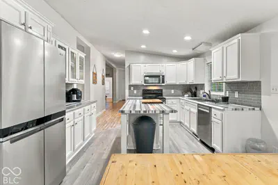 9444 N Gray Avenue, Unionville - 11
