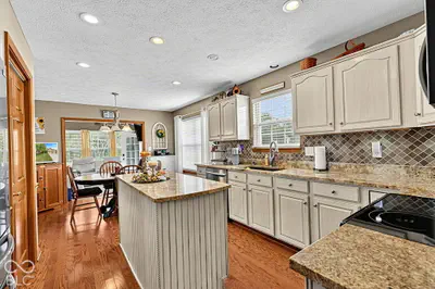 7291 Plantation Lane, Avon - 17