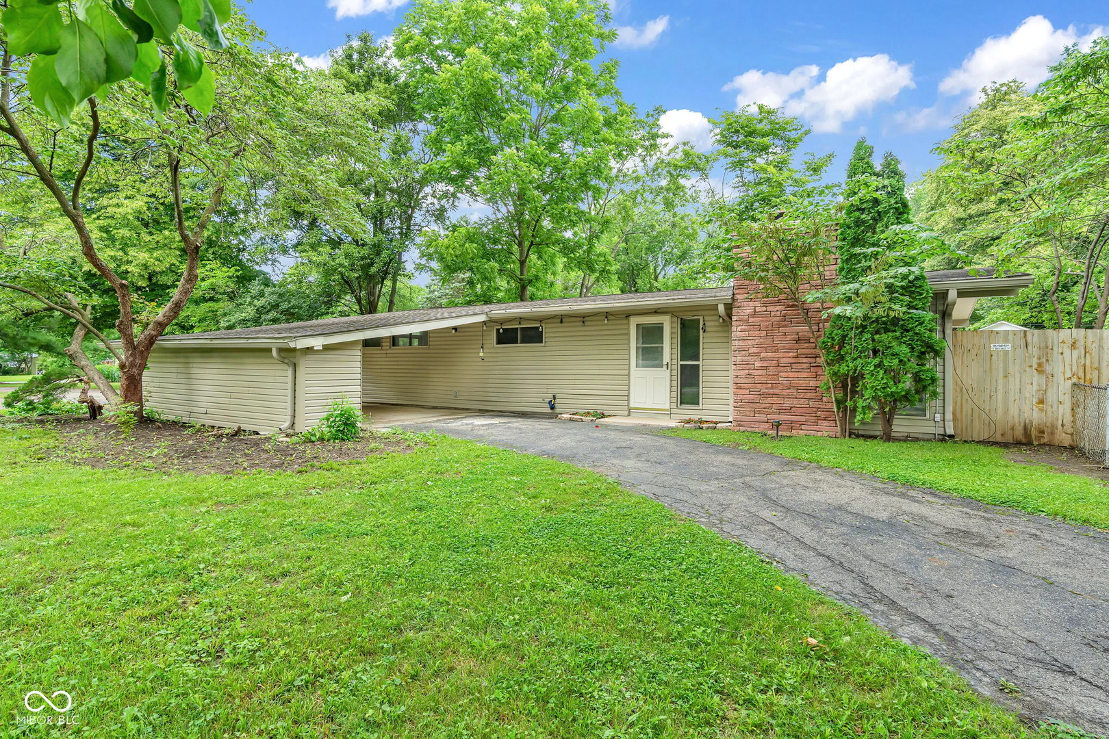 9105 Washington Boulevard, Indianapolis