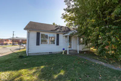 425 E College Avenue, Brownsburg - 2