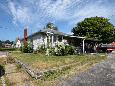 222 Lincoln Avenue, Bedford