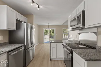 9904 Comb Run Court, Avon - 7