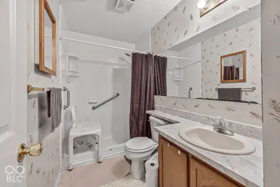 625 Woods Crossing Drive, Indianapolis - 24