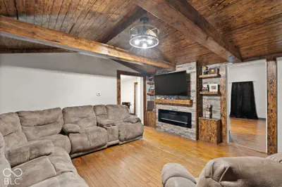 410 Main Street, English - 6