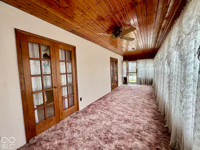 327 W 5th, Peru - 11