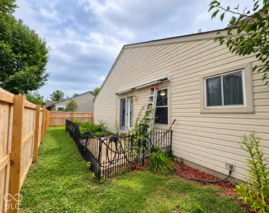 8830 Summer Walk Drive, Indianapolis - 18