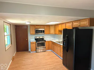 8611 700, Fountaintown - 9