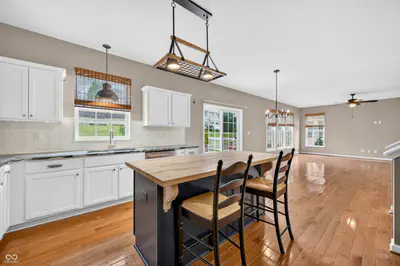 697 Lake Vista Drive, Columbus - 18