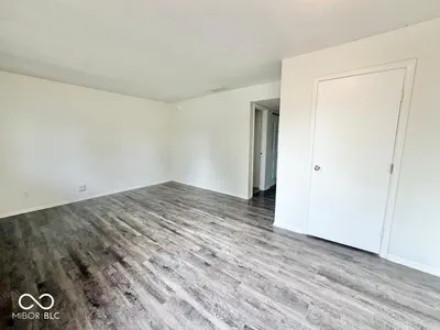 954 Greenwood, Greenwood - 11