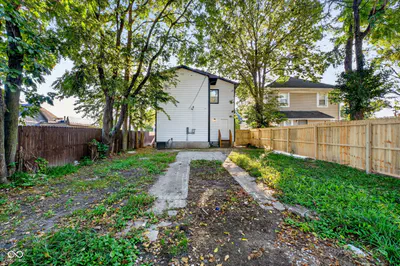 124 Grant Avenue, Indianapolis - 25