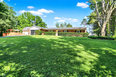 2907 Jay Dee Lane, Greenwood