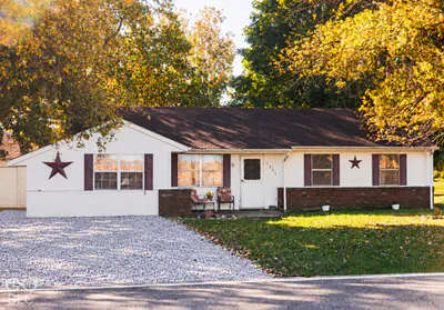 1231 E New Road, Greenfield