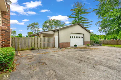 1221 Normandie Court, Avon - 4