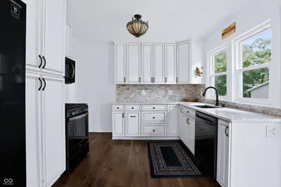 551 E Adams Street, Franklin - 24