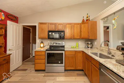 552 Nicole Boulevard, Avon - 7