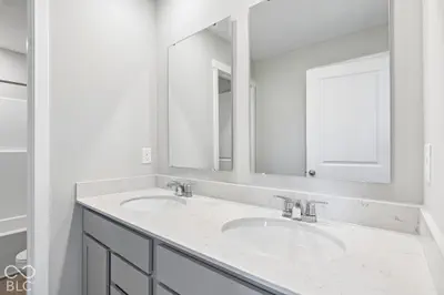 1093 Blackstone Avenue, Franklin - 36