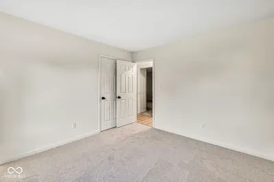 8921 Woodlark Drive, Fishers - 16