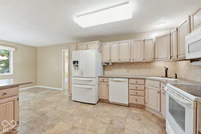 5600 Sun Point Drive, Muncie - 12