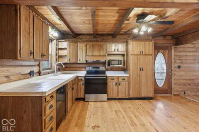 16030 Connecticut Avenue, Fortville - 9