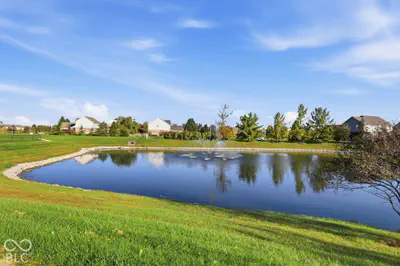 5868 Deerview Bend, McCordsville - 23