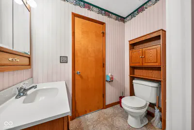 910 W Walnut, Rockville - 25