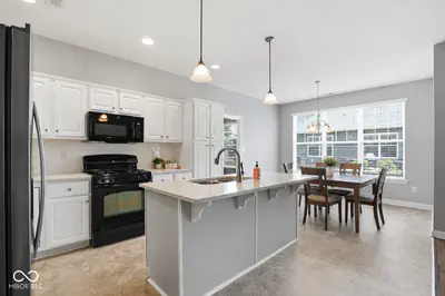 561 Rickels Court, Whiteland - 2