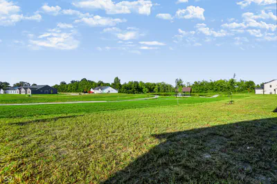 8689 Meadowlands Court, Plainfield - 40