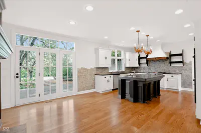8437 500, Zionsville - 25