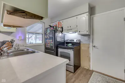 8025 Sycamore Road, Fairland - 11