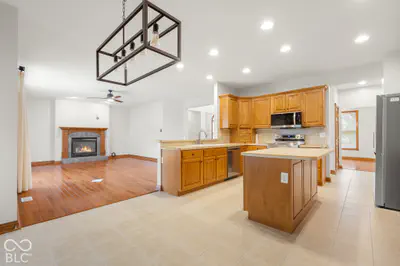 725 Greystone Court, Columbus - 25