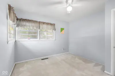2874 S Oakland Drive, Shelbyville - 35
