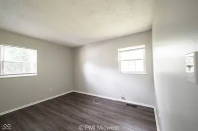 9313 Rochelle Drive, Indianapolis - 17