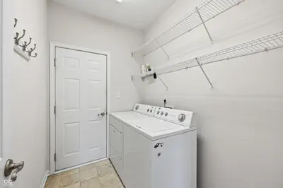 7851 Friends Creek, Avon - 11