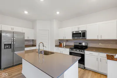 7423 Manor Lake Lane, Indianapolis - 7