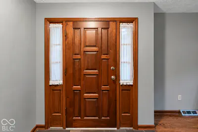 7652 Lindsay Drive, Indianapolis - 2