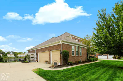 8856 Spring Violet Place, Zionsville - 2