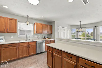 8716 Springview Drive, McCordsville - 38