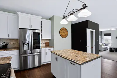 11810 Queenwood Court, Fishers - 24