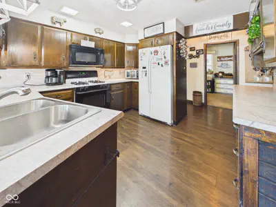318 Vasbinder Drive, Chesterfield - 13