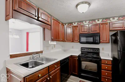 1495 Hedge Court, Greenfield - 18