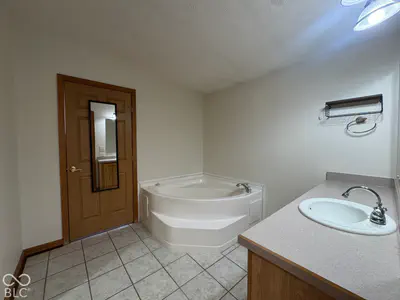 141 Sunset Court, Cicero - 11