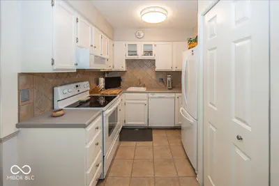 541 Hunters Drive, Carmel - 12