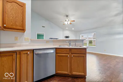 8140 Burnett Boulevard, Avon - 14