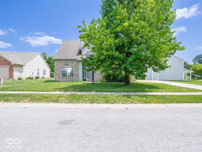 723 Charter Woods Drive, Indianapolis