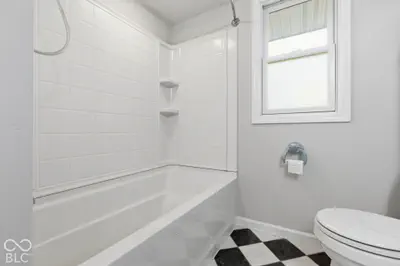203 N Poplar Street, Amboy - 22